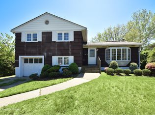 16 Haypath Rd, Bethpage, NY 11714