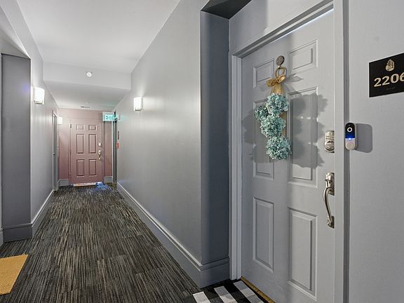 5th image of 555 Church St APT 2206