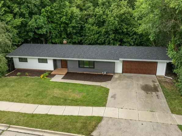 2421 Skyline DRIVE, West Bend, WI 53090