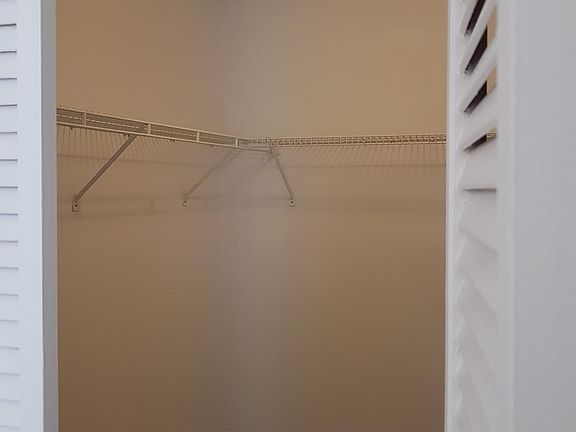 5th image of 1112 E Lombardy Dr