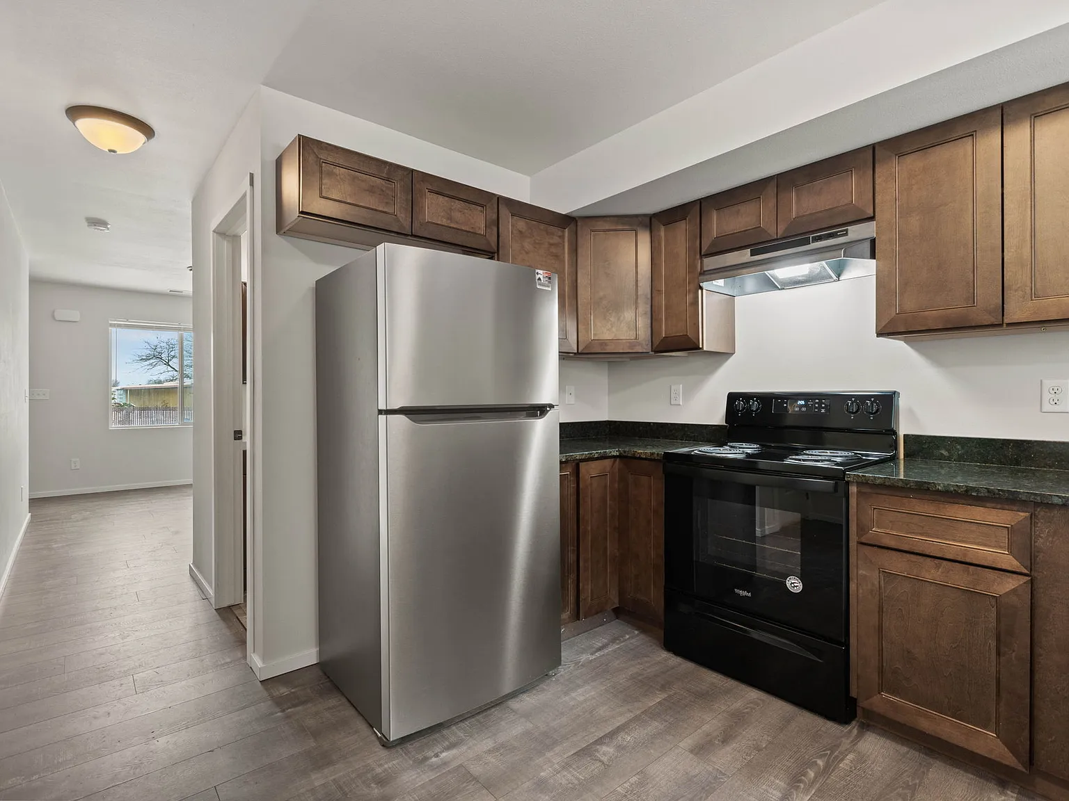 2 bed, 1.5 bath, 1040 sqft, $1,500 — Photo 2