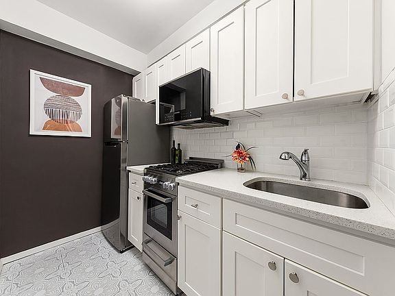 4th image of 200 E 36th St APT 4A
