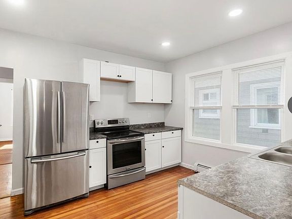 4th image of 948 Narragansett Blvd