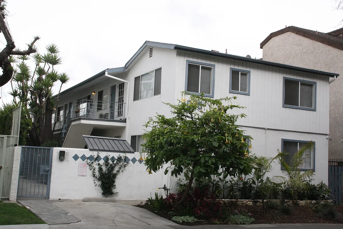 Building Photo - 1530 Granville Ave #4