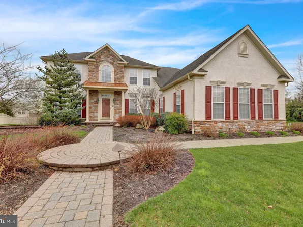 43 Winding Brook Dr, Sinking Spring, PA 19608