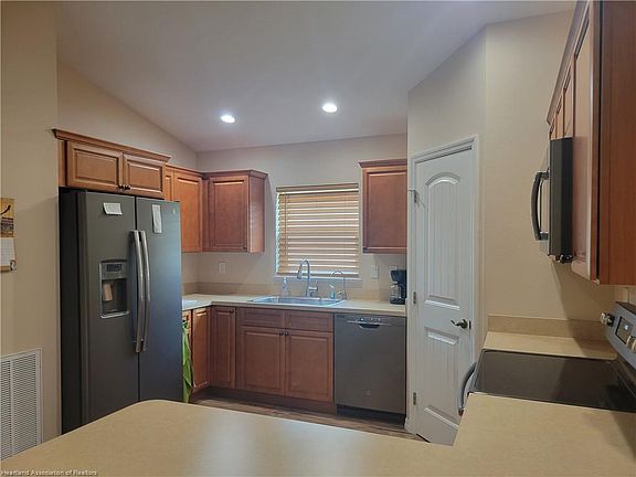 4th image of 124 Woodside Dr