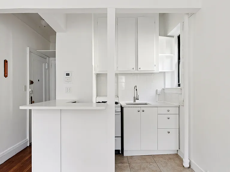 317 E 18th St #2D — Photo 6