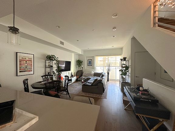 3rd image of 4829 Craner Ave