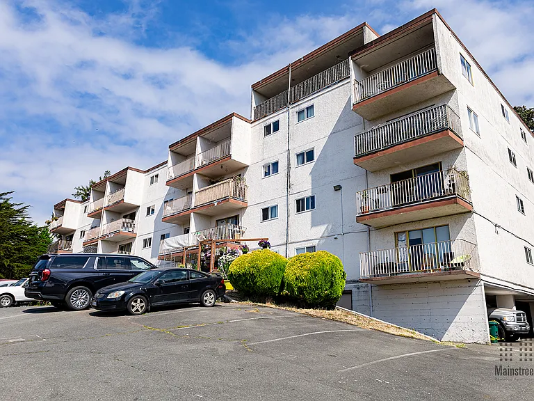1023 Esquimalt Rd — Photo 9
