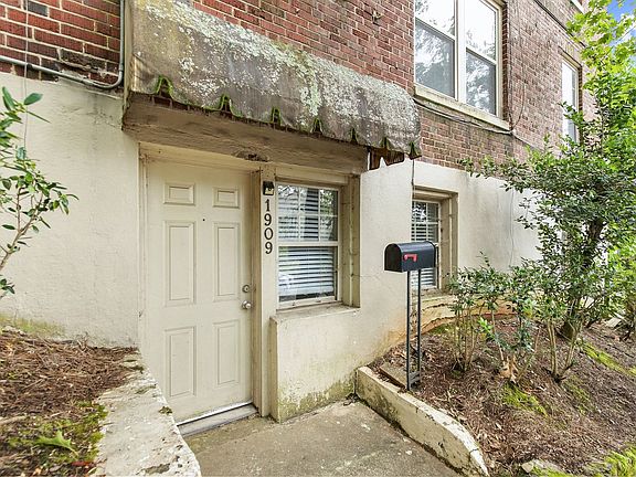 5th image of 1926 16th Ave S #1058
