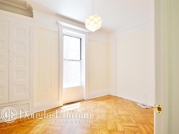 3rd image of 521 12th St APT 4R