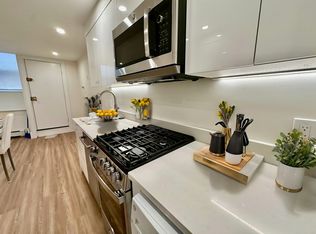 8 Grove St #1A, Boston, MA 02114