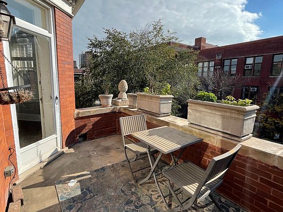 2nd image of 616 W Aldine Ave #3