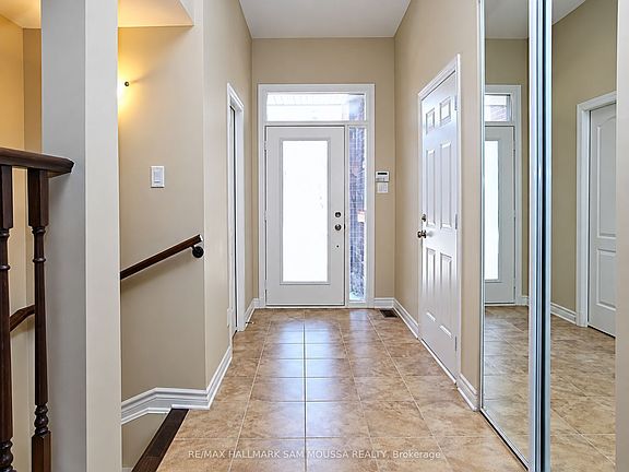 2nd image of 263 Kinghaven Cres