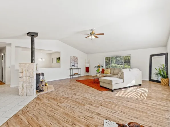 6595 Frankie Ln, Salinas, CA 93907