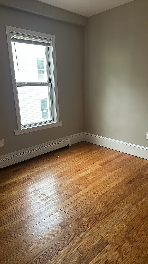 4 bed, 9999 sqft, $3,765 — Photo 3