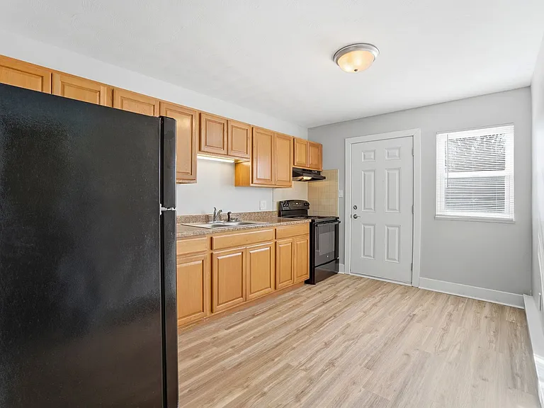 Hickory Creek Apartments — Photo 18