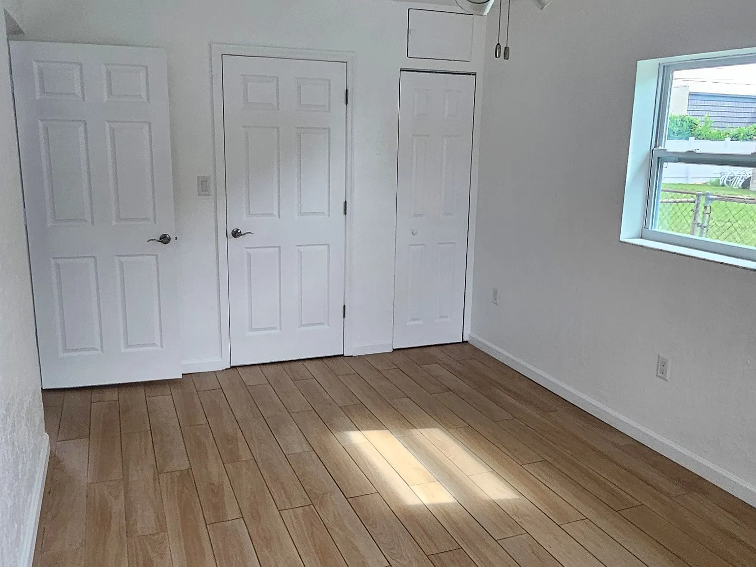 3 bed, 1000 sqft, $2,100 — Photo 4