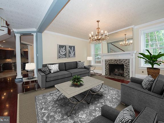 2nd image of 5860 Woodbine Ave
