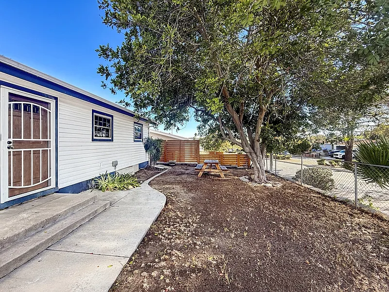 3 bed, 2.0 bath, 1089 sqft, $3,655 — Photo 3
