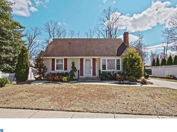 8 Soden Dr, Hamilton, NJ 08620