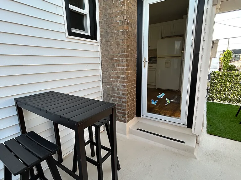 23 N Rosborough Ave — Photo 14