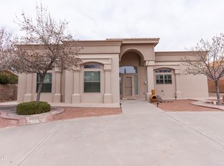302 Golf View Ln, El Paso, TX 79928