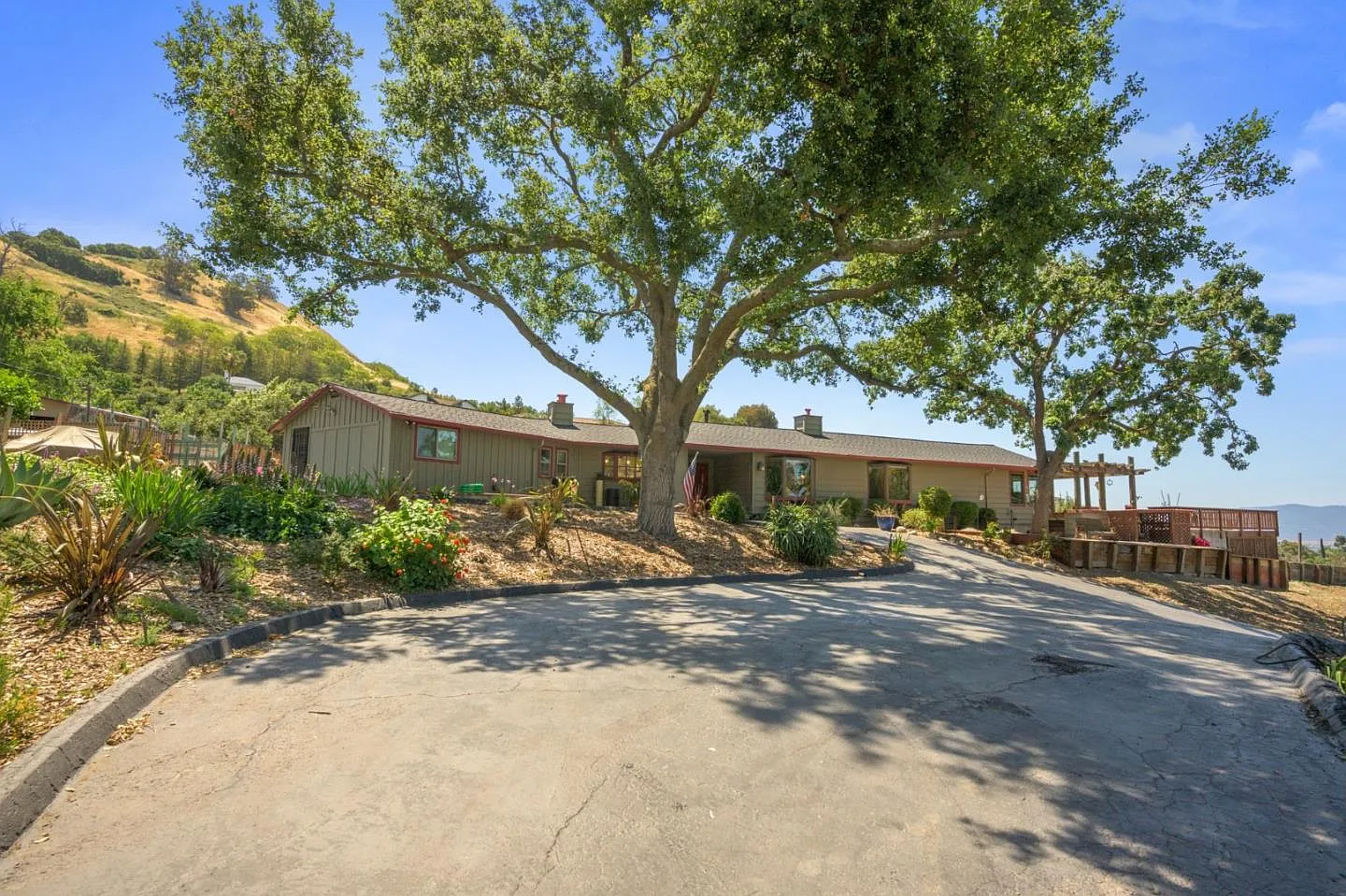 15946 Camino Vista Way photo 1