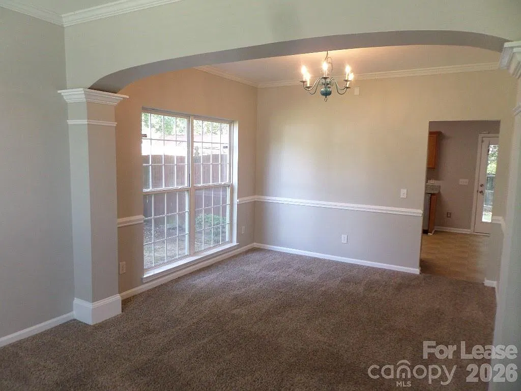 4 bed, 2.5 bath, 2257 sqft, $1,995 — Photo 3