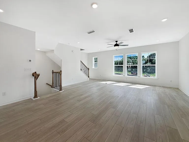 2712 Dreycott Ln — Photo 3