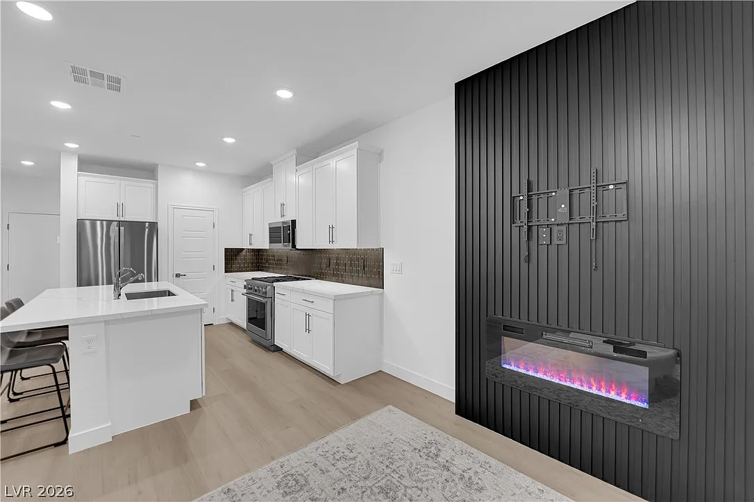 3 bed, 2.5 bath, 1833 sqft, $2,700 — Photo 4