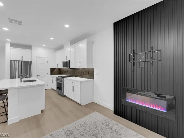 600 N Carriage Hill Dr #1048, Las Vegas, NV 89138