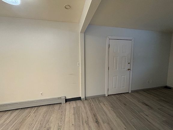3rd image of 2438 California Ave #2