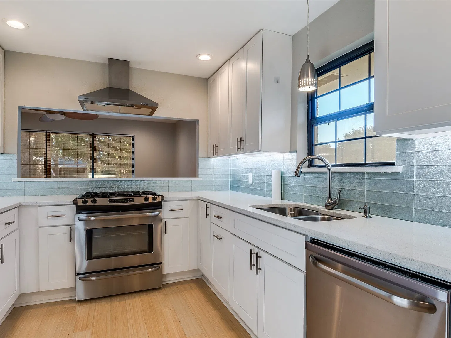 3 bed, 2.0 bath, 1498 sqft, $3,500 — Photo 4