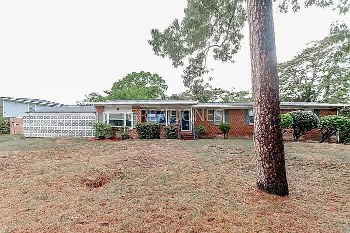 4 bed, 2.5 bath, 1905 sqft, $1,497 — Photo 1