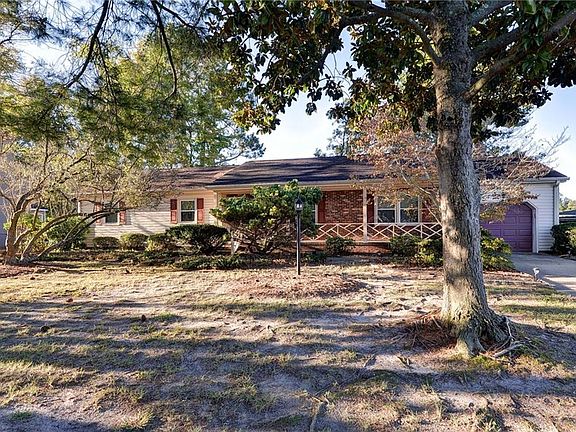 3rd image of 4 Hamilton Cir