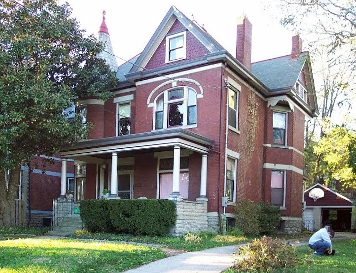Bruce Ave — Photo 1