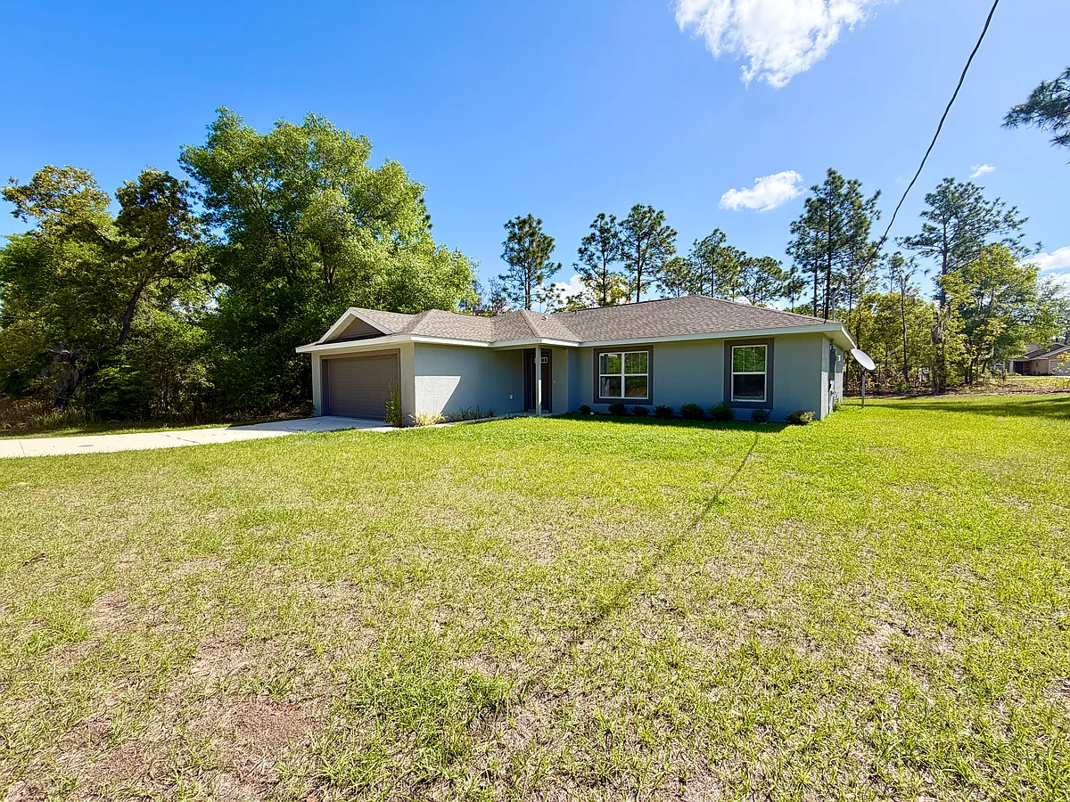 Building Photo - 210 Oak Ln