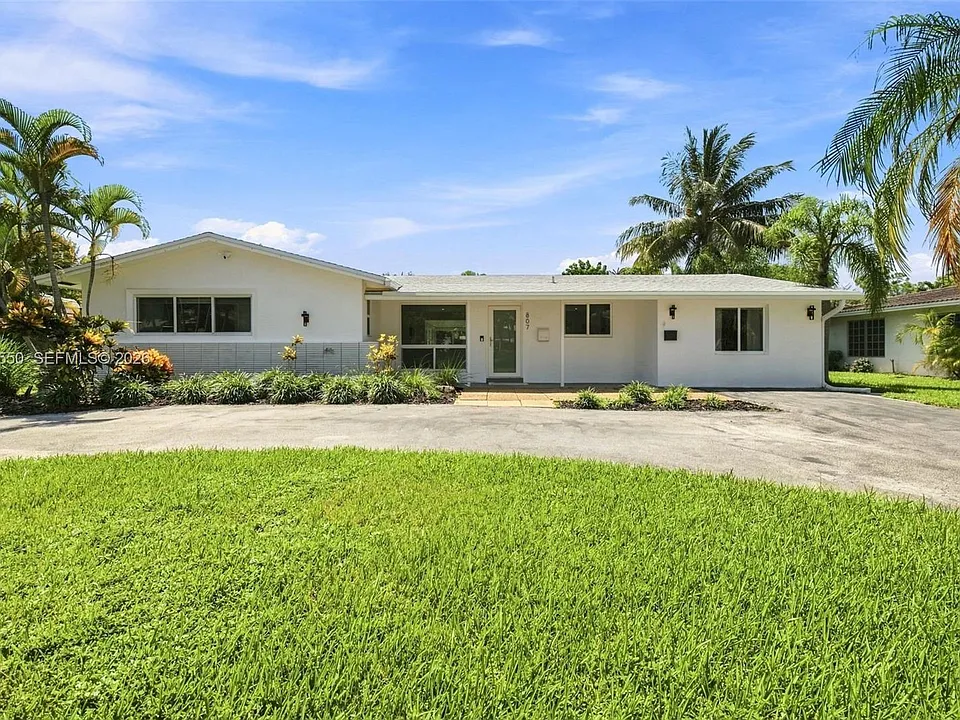 807 SE 9th Ter