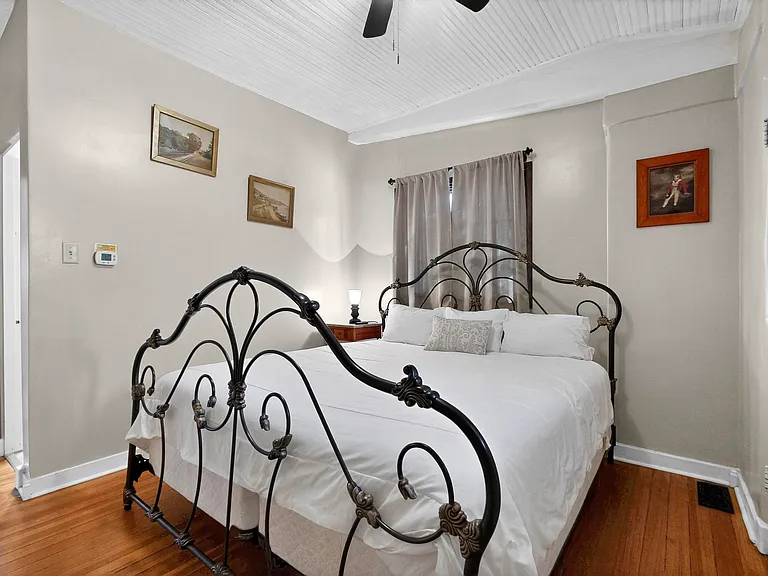 Gold Apt - Furnished Bedroom