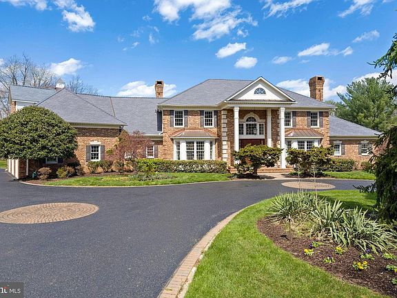 3rd image of 8925 Harvest Square Ct