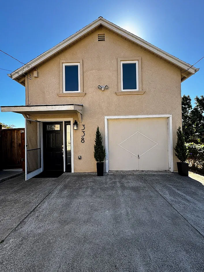 2 bed, 1000 sqft, $3,195 — Photo 1