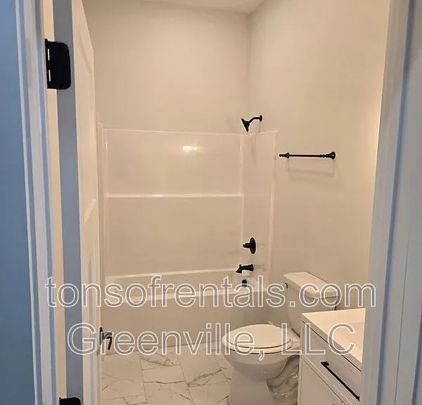 890 Crenshaw St — Photo 16