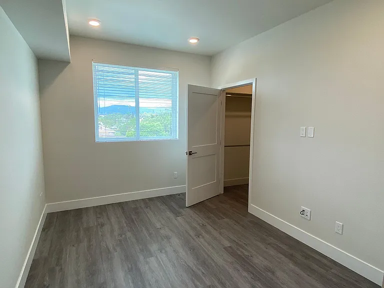 12555 Vanowen St #402 — Photo 8