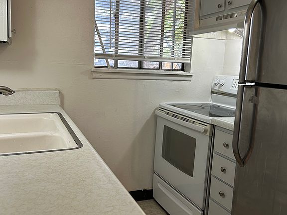 3rd image of 1101 Cree Dr #1