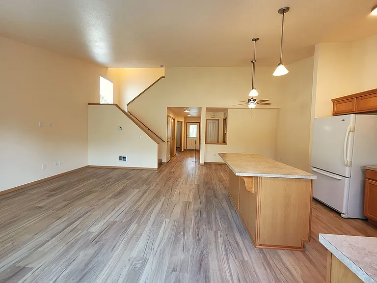 410 Holland Ave — Photo 12