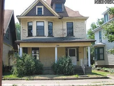 926 Main St photo 1