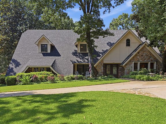 2nd image of 800 Silverwood Trl