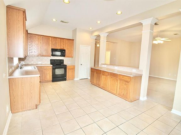 3rd image of 6814 Casey Ct