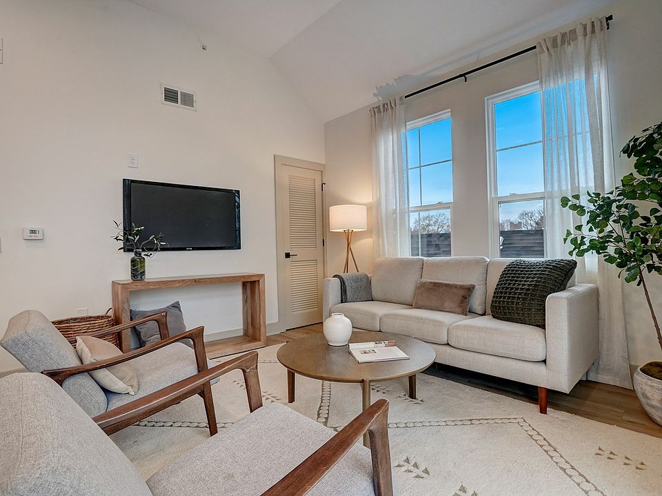 Flats On East Gay | 1 Bedroom